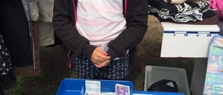 9-åriga Emmy säljer armband till förmån för tiggarna