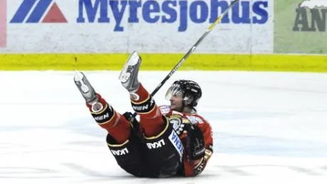 Tungt. Mats Lavander kan inte räkna med någon hjälp att få Luleå på fötter igen. Klubben har inte råd med dyra värvningar. Foto: PETRA ISAKSSON