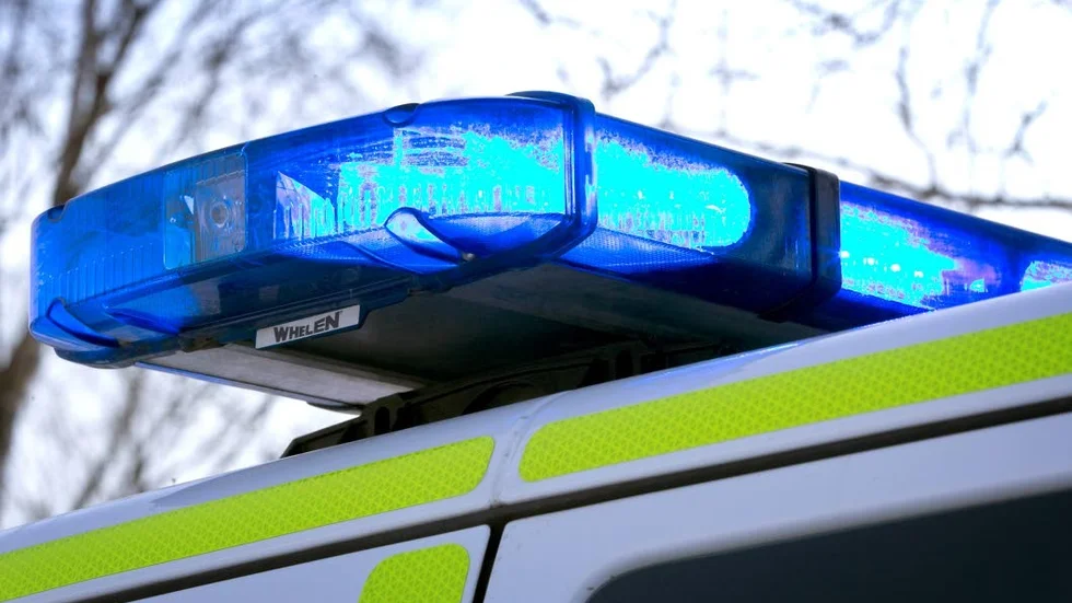 Bilstöld. Polisen har fått in en anmälan om en bilstöld på Edeforsgatan.