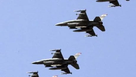 FLYG PÅ BESÖK. Fred byggs med samarbete, även militärt sådant, som den kommande svensk-amerikanska övningen i Norrbotten.