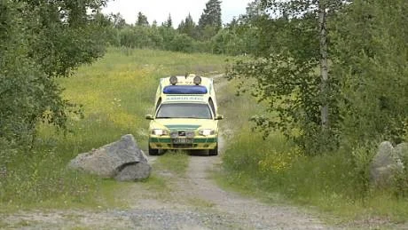 Vilsen ambulans. Trots idogt letande hittades ingen skadad mc-förare. Foto: Håkan Stridblom