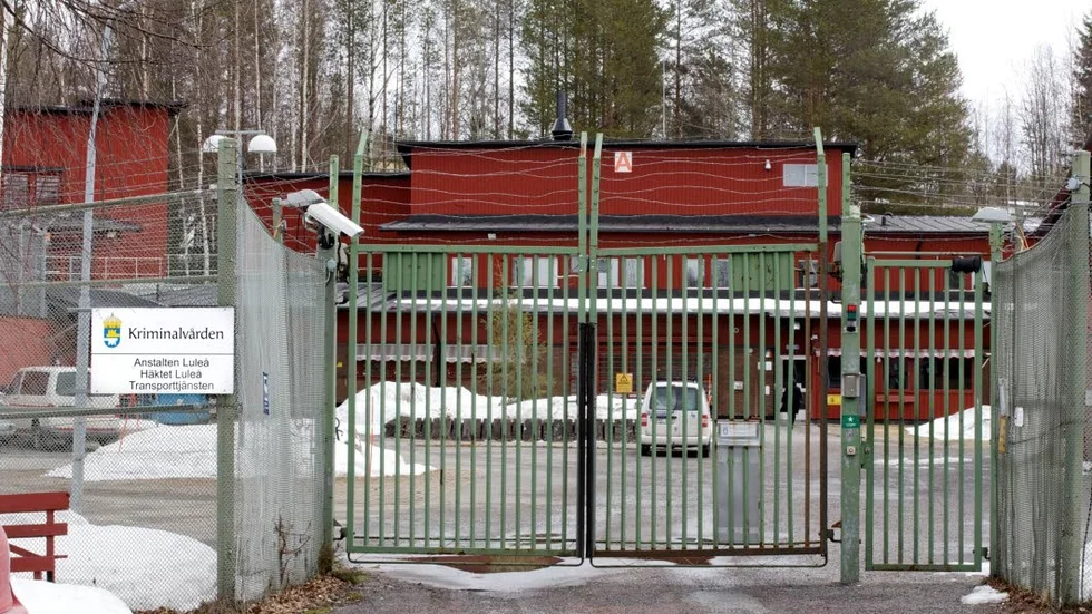En kvinna i 25-årsåldern häktades på lördagen på sannolika skäl misstänkt för mordförsök. Kvinnan ska ha försökt förgifta en närstående i en by utanför Piteå. (Arkivbild).