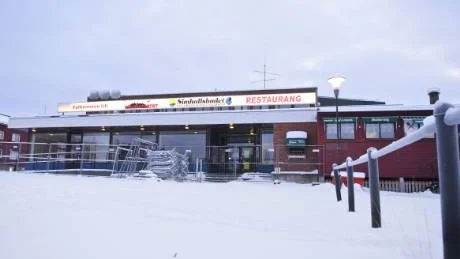 NÖDREPAS. I stället för att totalrenovera för nära 200 miljoner kronor lägger kommunen 33 miljoner kronor på nödreparationer som ska utöka badhusets livslängd med fem år.