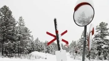 OLYCKSÖVERGÅNG. Det var här, där Tobaksleden korsar Paksuniemivägen, som den tragiska olyckan inträffade på eftermiddagen den 19 december förra året.