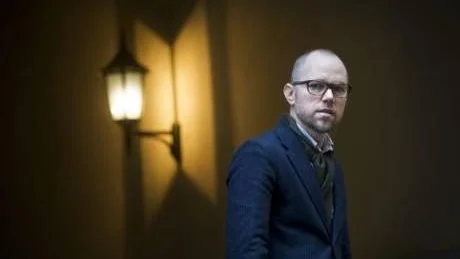 PERSONLIGT. "Texten är naken men jag känner mig inte avklädd. Det är mer självutlämnande att göra en intervju än att släppa en låt på skiva", säger Tomas Andersson Wij.