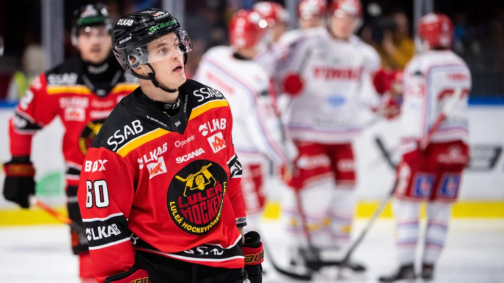 221020 Luleås Julius Honka deppar efter 0-1 målet under ishockeymatchen i SHL mellan Luleå och Timrå den 20 oktober 2022 i Luleå. 
Foto: Simon Eliasson / BILDBYRÅN / COP 159 / SE0129