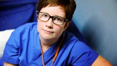 Elin Larsson jobbar som sjuksköterska på palliativa avdelningen på Sunderby sjukhus. Hon befinner sig i dödens närhet varje dag.