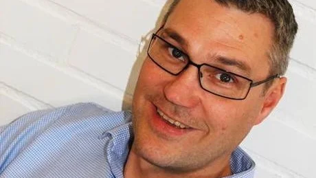 VINST I ÅR. Patrik Wigelius, Praktiska i Sverige AB, säger att vinsten för 2013 går till att amortera på lån, förbättra lokaler samt skolor med investeringsbehov, bland annat. "Vi åker inte till Mallorca för pengarna", säger han.