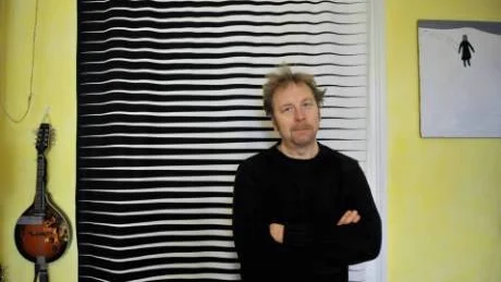 STUDERAR MUSIKENS VÄSEN. Peter Bryngelsson är musiker och filmare och dessutom lärare i filmmusik på Malmö högskola. I dag torsdag öppnar han en utställning om musik som tortyr på Norrlandsoperan i Umeå.Foto: Jessica Gow / SCANPIX