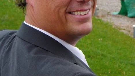 När Jonas Jonasson valde att lämna sitt gamla liv hade han manuset till sin debutroman med sig.