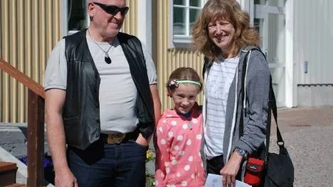Syskonen Karl och Maria Arhanic och Marias dotter Sofie besöker Arjeplog, för att hälsa på släkt och uppleva familjens ursprung.