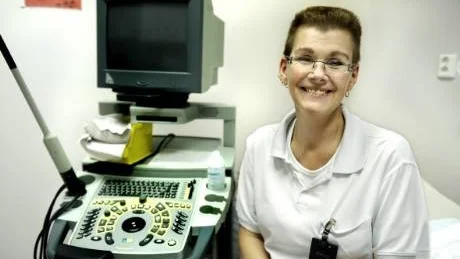 NÄST BÄST. Ett väl utvecklat samarbete mellan kirurger, mammografispecialister, onkologer (cancerspecialister) och patologer (de som analyserar vävnadsprover). Det skapar en effektiv organisation, säger Lena Johansson, länschef för bröstcancervården i Norrbotten.