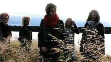 Life Sentence. Fem unga tjejer från Boden med en too young to care-attityd.