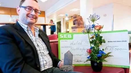 STOLT. Gunnar Tåhlin var stolt pristagare av Stora Byggpriset som Norrbottens Byggmästareföreningen delade ut på fredagen.Foto: Carolina Makkula