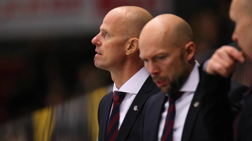 Tränarduon. Stefan ”Skuggan” Nilsson var sjuk och Anders Burström och Petter Lasu Nilsson fick leda laget. Det blev en poäng på bortais.