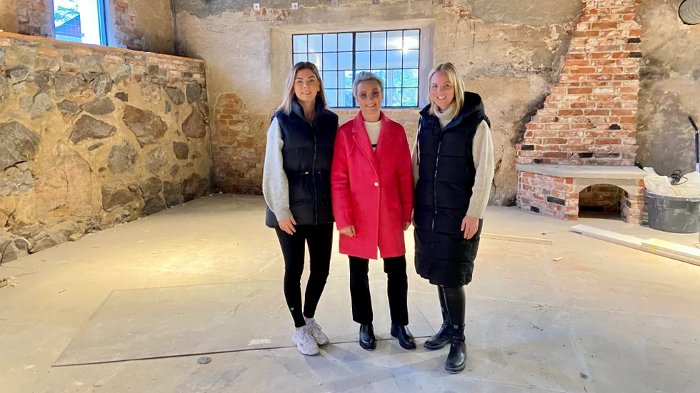 Nedräkningen har äntligen börjat för Moa Svärdström, Petra Heidenfors och Erica Börjesson. Till advent ska bistron, designbutiken och mataffären öppna.