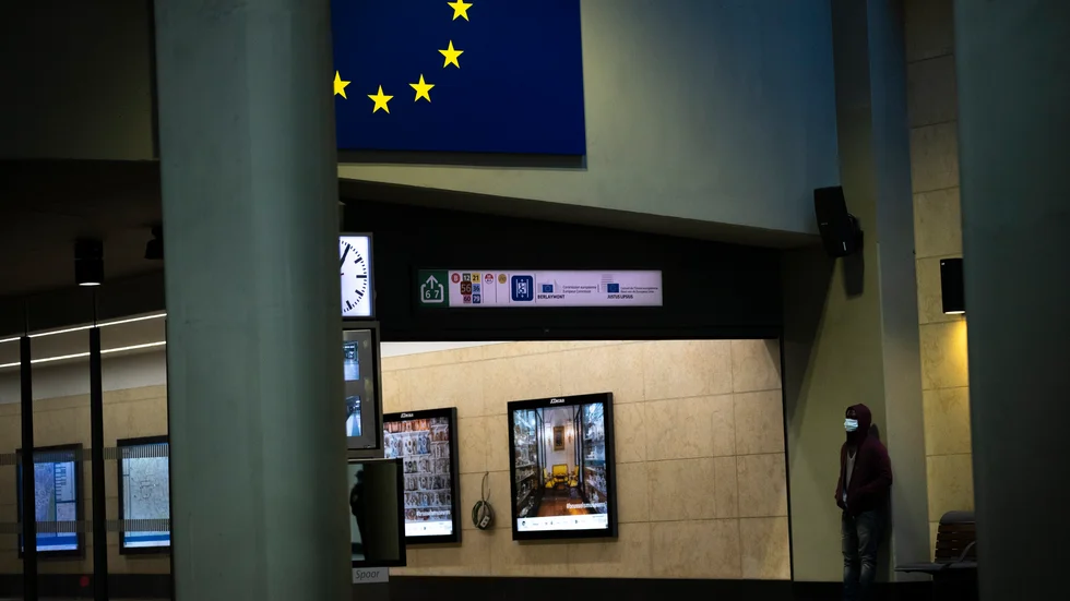 En knivbeväpnad man har gått till attack i tunnelbanestationen Schuman. Tre personer har skadats, varav en allvarligt. Arkivbild.