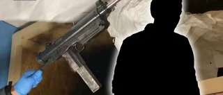 Skåpbil körde ryckigt – polisen hittade automatvapen och handgranater