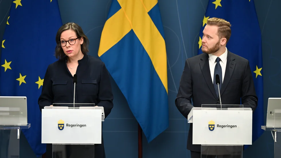 Migrationsminister Maria Malmer Stenergard (M) och Sverigedemokraternas Henrik Vinge höll presskonferens.
