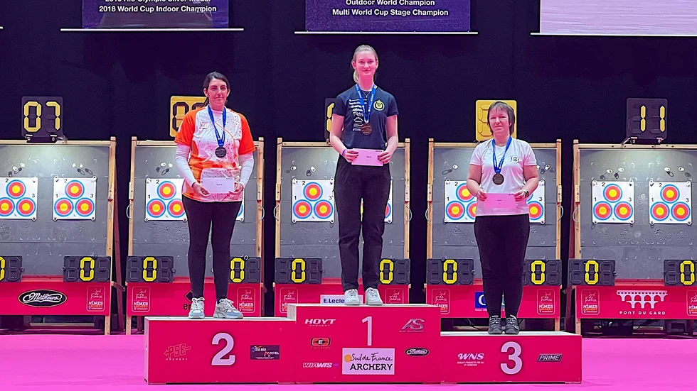 Tilde Ottosson vann seniorklassen i sin världscup-premiär i Frankrike. Bågskytten från Enköping, som tävlar för Järnvägen i Hallsberg där hon går på bågskyttegymnasiet, vann före spanjorskan Ana Maria Cano Garcia och Anita Horvatinovic, Kroatien. I semifinalen slog 17-åriga Tilde ut en annan spanjorska och i kvarten vann hon med 6-0 mot en fransyska.