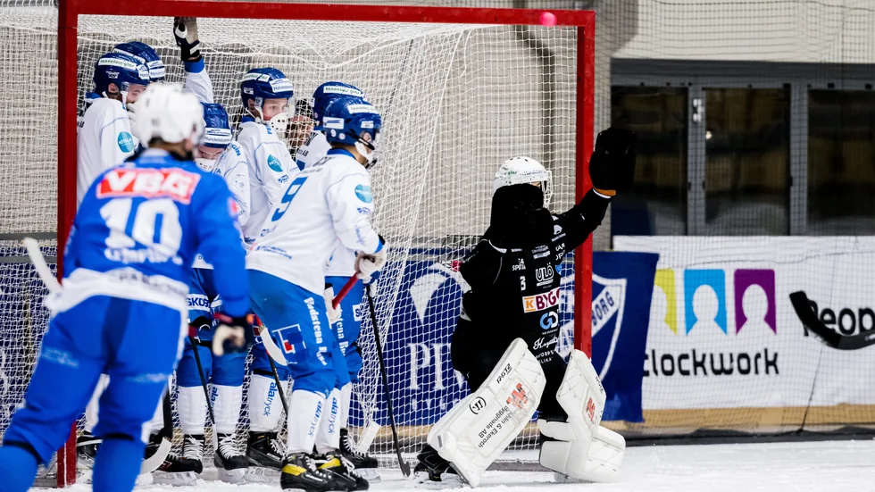 Vänersborg är på hörna nära ytterligare ett mål bakom IFK Motalas målvakt Vincent Trygg. Matchen på tisdagen slutade 8-2 i en match där IFK "inte var på rätt nivå", enligt tränaren Simon Hansson. 