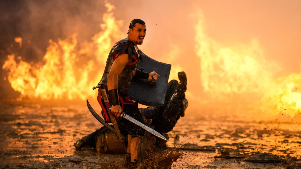 Fotbollsstjärnan Zlatan Ibrahimović lär knappast få någon Oscar för sin roll som krigaren Antivirus i den nya filmen om hjälteduon Asterix och Obelix.
