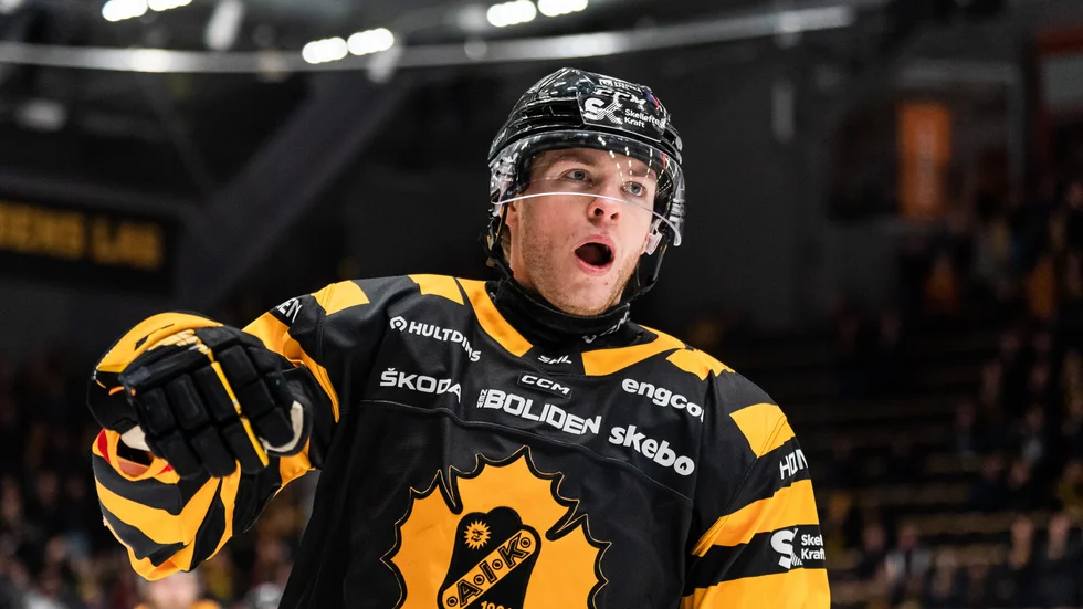 Rickard Hugg gjorde sin 100:e poäng i Skellefteåtröjan i torsdagens seger mot IK Oskarshamn.