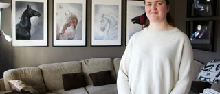 Målandet började tidigt – nu ställer Emilia, 24, ut konsten