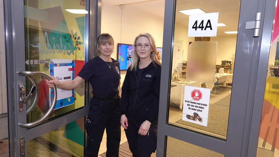 Annette Askenryd och Emelie Persson jobbar som brandmän på räddningstjänsten i Piteå.
