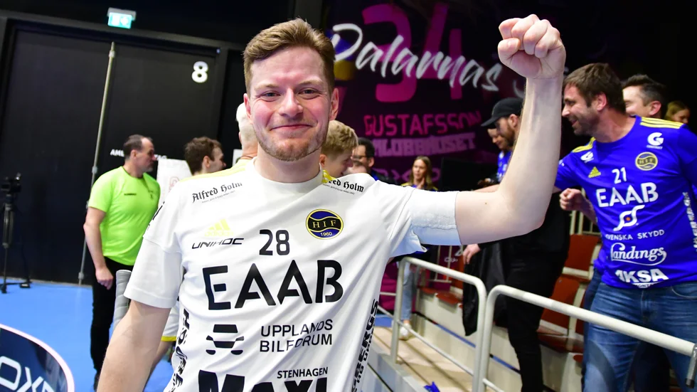 Markus Åkerfeldt är tillbaka. Kan han rädda Hagundas SSL-status? Det är sex poäng upp till Nykvarn. Här efter dramatiken i Falun i våras.