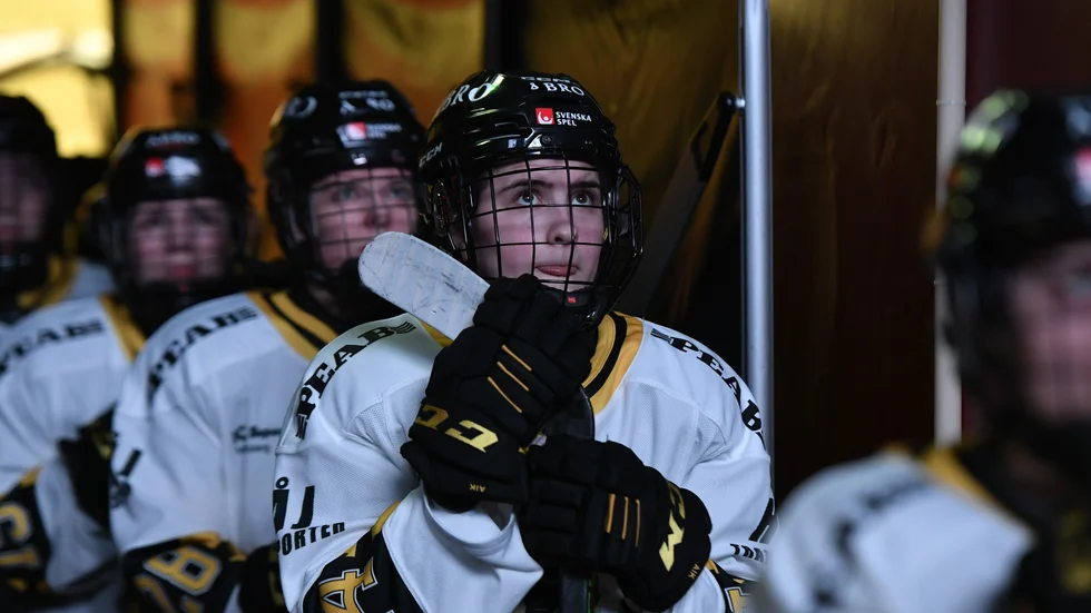 Line Grahn, som förra säsongen var lagkapten i Skellefteå AIK när laget föll mot Göteborg HC i kvalet till SDHL, fick jubla under onsdagskvällen när hennes AIK säkrade fortsatt spel i högsta ligan.