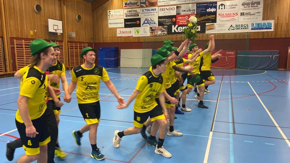 Glädje. Hultsfred vann serien förra säsongen och laddar nu för en återkomst i division två. 
