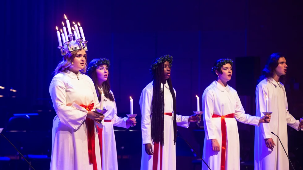 Ida Ringdahl utsågs till årets Lucia 2022 av en jury. I år är det lärarna på De Geergymnasiet som väljer. "Vi vill att fokus ska ligga mer på hela tåget än på lucia", säger Clara Fyrberg, evenemangskoordinator.