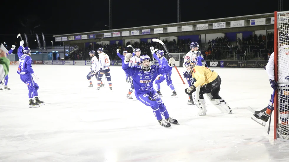 Måljubel efter att Fredrik Lönn dragit in ett hörnmål i den 30:e minuten och IFK Motala var åter i ledning i matchen. En ledning som man inte skulle tappa.