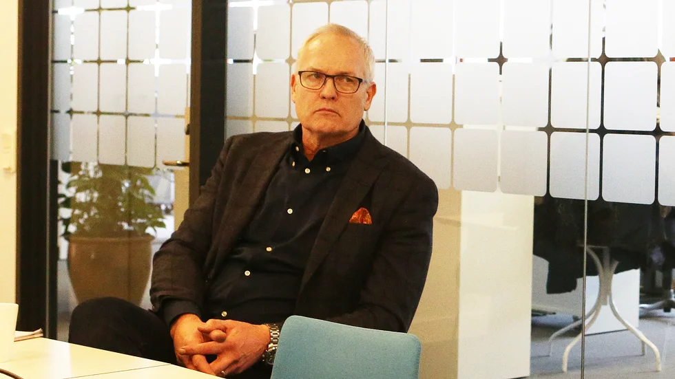 Vita Hästens ordförande Rickard Rauge meddelar att måndagens årsmöte ställs in.