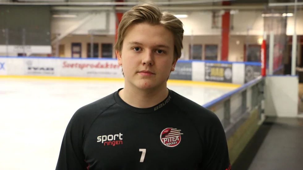 Linus Lindmark är en 19-årig back i Piteå Hockey. Kanske kan han bli nästa late bloomer från Älvsbyn. "Min dröm är att spela i SHL", säger han. (Arkivbild)