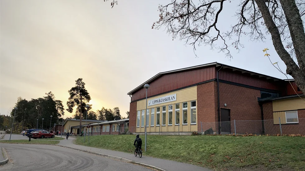 Uppsävjaskolan Uppsala där en grusplan kommer att bli parkeringsplats, något som upprör insändarskribenterna.