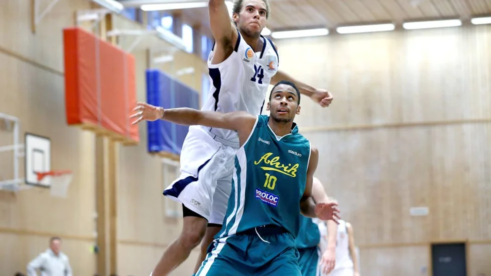 Lyfte BG. Denzel Andersson (vit tröja).