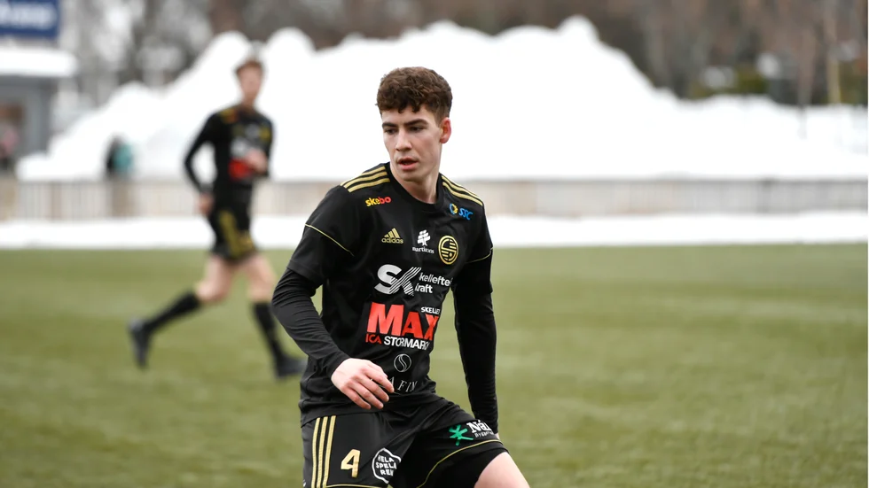 Simon Jamehdar, som närmast kommer från seriekonkurrenten Sandviks IK, är klar för Skellefteå FF.