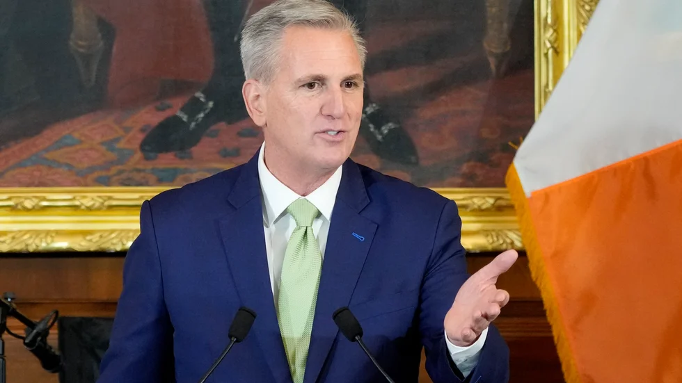 Kevin McCarthy, topprepublikan och det amerikanska representanthusets talman, manar till lugn om USA:s tidigare president Donald Trump grips. Arkivbild.