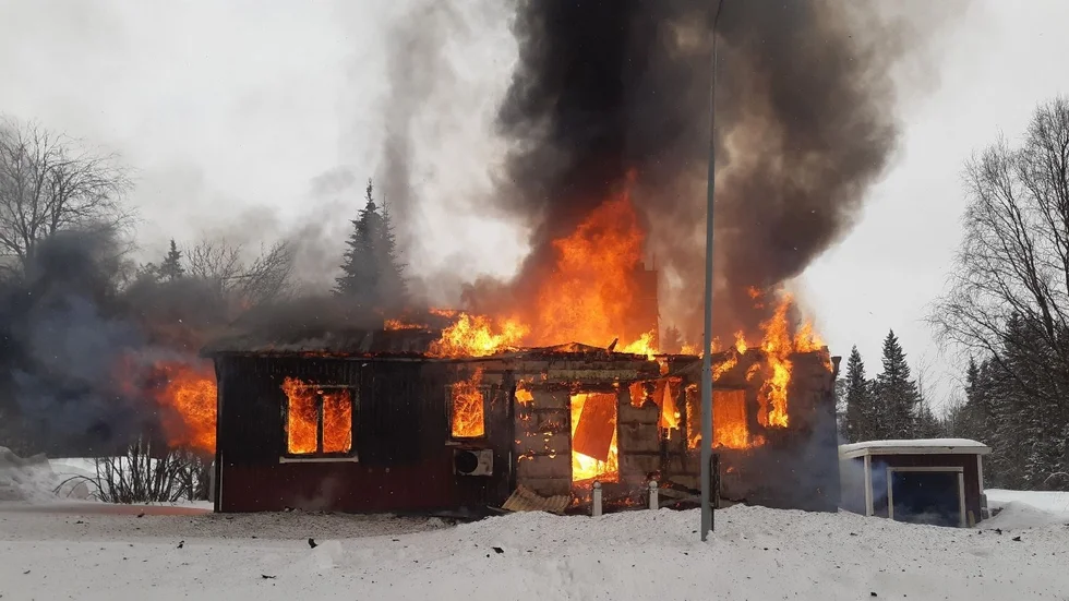 En villa i Åmliden brann ner till grunden. Den gick inte att rädda.