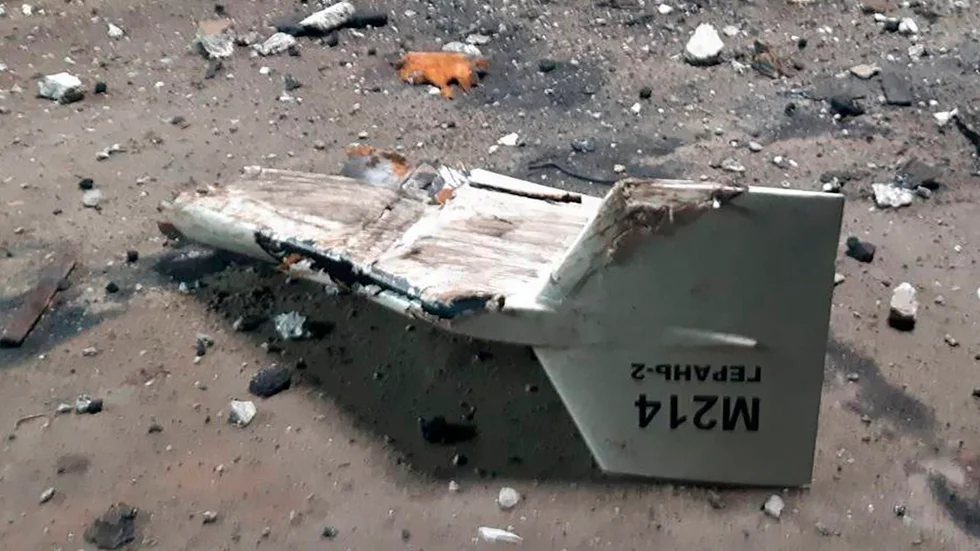 Vraket av vad Ukraina uppger är en iransktillverkad drönare av typen Shahed-136 på en odaterad bild från ukrainska Kupjansk. Bilden distribuerades av ukrainska militären i september.