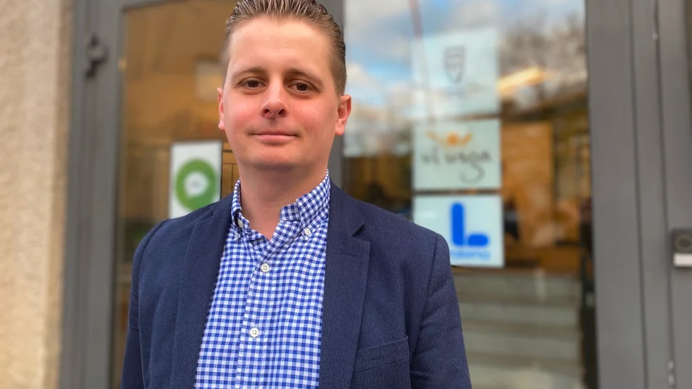 Alex Nejdemo är ersättare i den liberala fullmäktigegruppen i Norrköping och ingår även i den lokala partistyrelsen. 
