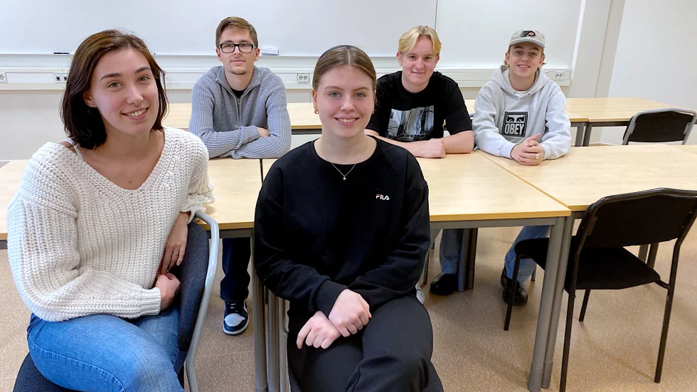 Janina Knöhr, Andreas Tsiavos, Meja Berger, Andy Svensson och Viggo Larsson tror att ett försök med heltidsmentorer skulle vara en bra idé. "De skulle ha mycket mer tid för eleverna, och det skulle lärarna också", säger Janina.