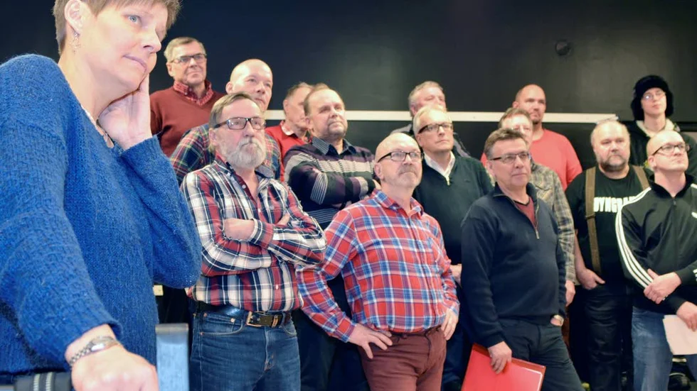 KONSERT. Nu stundar vårkonsert med manskören Klossit. Roland Hedlund, Arnold Niska, Eskil Radkvist, Jonas Simu, Benne Simu, André Linberg, Tony Eriksson, Ragnar Suup, Per-Ola Öystilä, Bengt Kommes, Börje Huuva, Hans Palo, Börje Rytiniemi, Robert Palo och Ann-Britt Aasa får sällskap av en rad kändisar.?