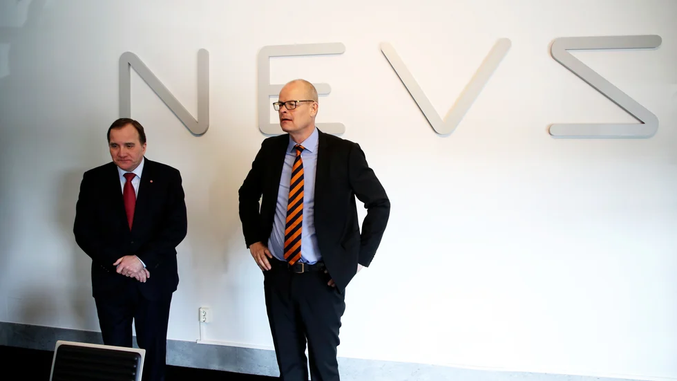 Stefan Tilk (till höger) tillsammans med dåvarande statsminister Stefan Löfven (S) under en pressträff på fabriken i Trollhättan i mars 2018.