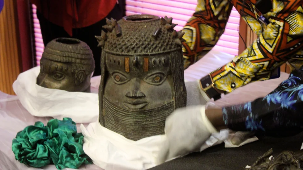 Bronser från plundringen av Benin City lämnas tillbaka till Nigeria. Arkivbild.