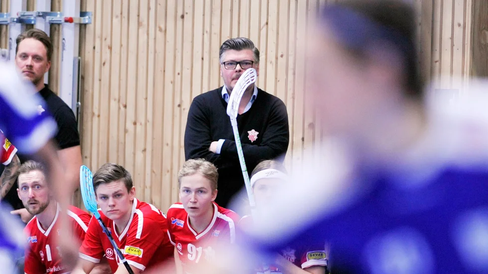 Peter Lund har en gång tidigare varit med om en utlokaliserad kvalmatch, till Västergård arena i Södertälje.