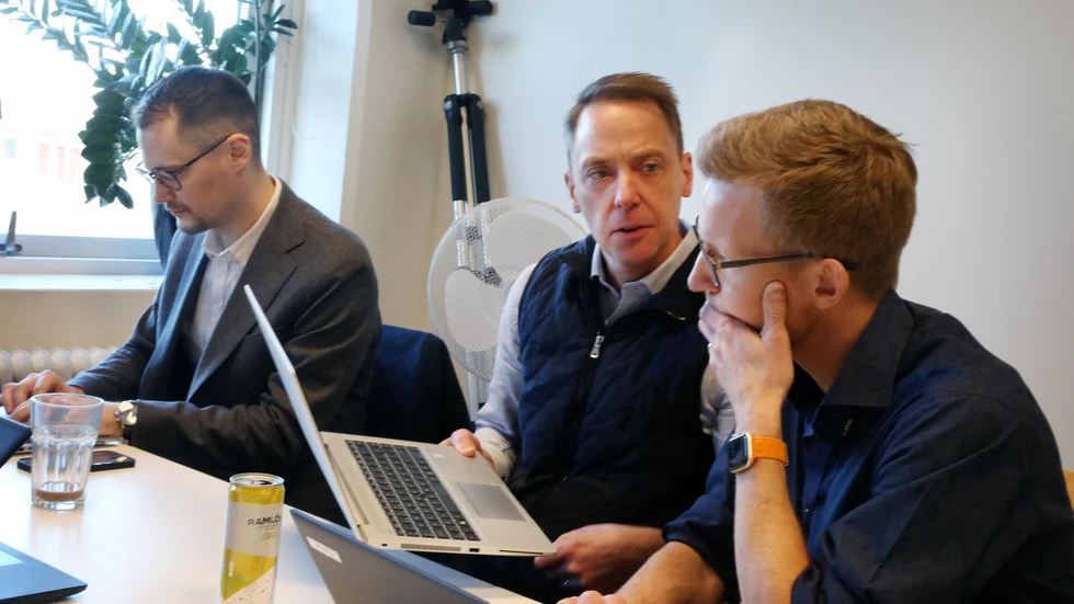 På plats för att svara på läsarnas frågor fanns Julius Bengtsson, vd för Gotlands elförsäljning, Oskar Lindehejd, vd för Gotlands Energi AB, och Kalle Blomberg, vd för Gotlands elnät.