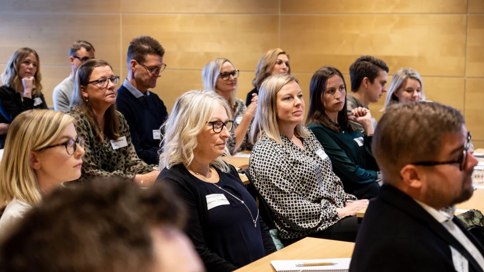 Det räcker inte med att bara att erbjuda ett jobb för att ansökningar ska trilla in. Attraktiv arbetsgivare är en ny utbildning för företag som vill utvecklas och säkra
framtida kompetenser.